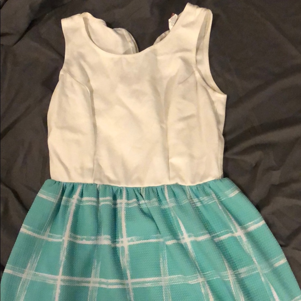 Love...ady teal pattern dress